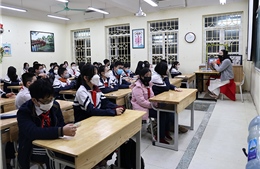 Học sinh Hà Nội háo hức trong ngày đến trường sau đợt học online kéo dài