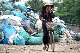 Ô nhiễm ở làng tái chế nhựa phế thải lớn nhất Hà Nội