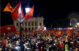 Người dân đổ ra đường ăn mừng trước chiến thắng của đội tuyển U23 Việt Nam 