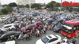 Người dân lúng túng trong ngày đầu thí điểm phân luồng nút giao thông Mễ Trì – Lê Quang Đạo – Châu Văn Liêm  