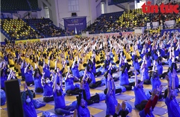 800 mẹ bầu đồng diễn, xác lập kỷ lục nhiều người tập Yoga nhất Việt Nam