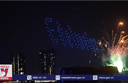 Hàng trăm flycam trình diễn ánh sáng đón Giáng sinh