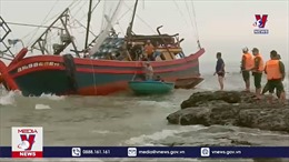 Cứu hộ tàu cá cùng 10 thuyền viên gặp nạn trên biển