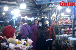 Nhộn nhịp chợ hoa Quảng Bá ngày lễ tình nhân
