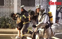 Hà Nội: Giải cứu thành công 5 người khỏi đám cháy trong đêm