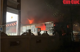 Hà Nội: Cháy lớn tại xưởng may rộng 1.000 m2 