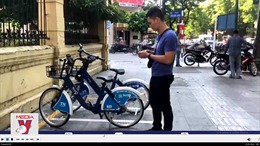 Người dân thích thú với dịch vụ xe đạp công cộng ở Hà Nội