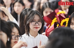 Nữ sinh Hà Nội duyên dáng trong ngày tựu trường