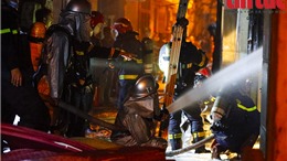 Hà Nội: Chung cư mini cháy dữ dội, cảnh sát PCCC xuyên đêm cứu người