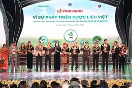 Vinh danh 43 đơn vị Vì sự phát triển dược liệu Việt