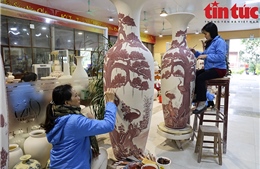 Công nhân gốm Chu Đậu hối hả sản xuất hàng phục vụ Tết Giáp Thìn
