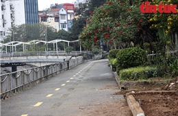 Hà Nội gấp rút hoàn thiện đường dành riêng cho xe đạp từ Ngã Tư Sở đến Cầu Giấy