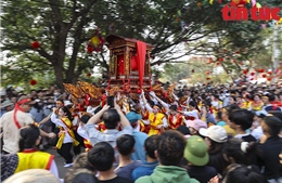 Độc đáo lễ rước 9 kiệu làng Vân Côn