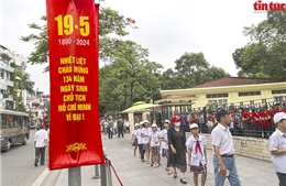 Dòng người xếp hàng vào Lăng viếng Chủ tịch Hồ Chí Minh