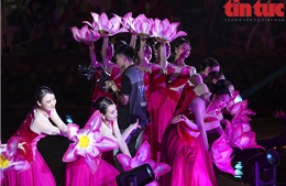 Ấn tượng màn trình diễn nghệ thuật trong Lễ hội Sen lần đầu tiên tại Hà Nội