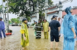 Quận Long Biên (Hà Nội) di dời 1.055 người dân ra khỏi vùng nguy hiểm đến nơi an toàn