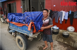 ‘Người vận chuyển nước sinh hoạt’ miễn phí cho bà con vùng ngập lụt