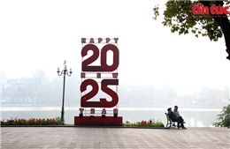 Đường phố Hà Nội yên bình trong ngày đầu năm mới 2025
