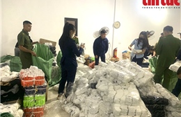 Khởi tố đối tượng sản xuất hàng trăm nghìn đôi bít tất giả mạo nhãn hiệu nổi tiếng
