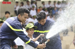 Thiếu nhi hào hứng học kỹ năng phòng cháy, chữa cháy