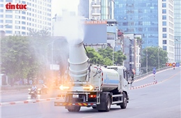 &#39;Pháo xa sương mù&#39; lăn bánh trên phố Hà Nội