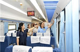 Đoàn tàu du lịch chất lượng cao Hà Nội – Đồng Hới chính thức lăn bánh