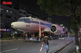 Xuyên đêm vận chuyển thành công máy bay IL-14 lịch sử về Trung tâm Hội chợ Triển lãm Quốc gia