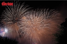 Rực sáng pháo hoa, gửi gắm ước vọng 'mã đáo thành công' Xuân Bính Ngọ 