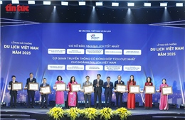 Trung tâm nội dung số và truyền thông (TTXVN) nhận Giải thưởng Du lịch Việt Nam năm 2025