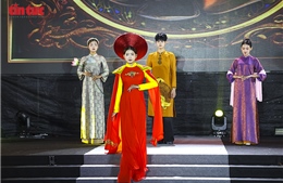 Diễu hành áo dài Du lịch Hà Nội 2025 rực rỡ sắc màu văn hóa bên hồ Hoàn Kiếm