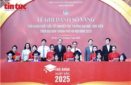 Ghi danh 95 thủ khoa xuất sắc vào Sổ vàng truyền thống của Thủ đô