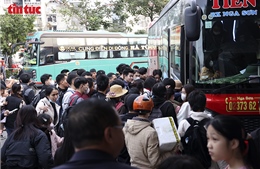 Bến xe Hà Nội đông nghịt khách trước kỳ nghỉ Tết Dương lịch