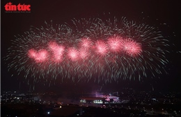 Mỹ Đình rực sáng với màn bắn pháo hoa lớn nhất từ trước đến nay chào mừng Đại hội XIV của Đảng