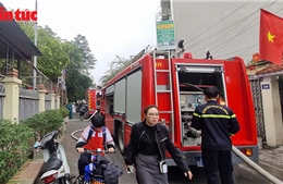 Cháy kho chứa đồ và bãi xe trường THCS Minh Khai