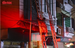 Khống chế kịp thời vụ cháy nhà trong đêm, cứu 5 người mắc kẹt