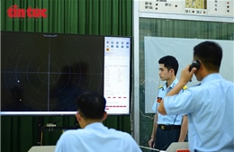 Những 'mắt thần’ lặng thầm canh giữ bầu trời biên cương