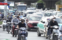 Công an Hà Nội chủ động phân luồng, đón người dân trở lại Thủ đô sau kỳ nghỉ lễ
