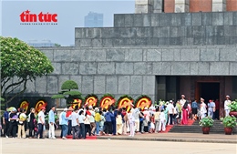 Tháng Năm về Ba Đình nhớ Bác