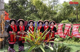 Người dân nô nức vui chơi tại Làng Văn hóa dịp nghỉ lễ 2/9