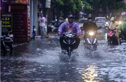 Thời tiết ngày 11/8: Bắc Bộ và Thanh Hóa mưa dông, Trung Bộ nắng nóng gay gắt