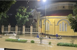 Thời tiết ngày 28/10: Mưa lớn gây lũ chồng lũ, nhiều nơi ở Huế và Đà Nẵng ngập sâu