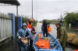 Thời tiết ngày 30/10: Không khí lạnh tràn xuống, Bắc Bộ chuyển lạnh, Trung Bộ mưa rất to