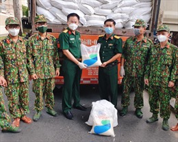 Ngân hàng MB trao 90 tấn gạo hỗ trợ nhân dân Thành phố Hồ Chí Minh 