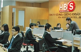 Giả mạo trang web, nhân viên HBS để mời chào đầu tư 
