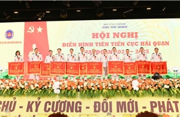 Hải quan tôn vinh tập thể, cá nhân điển hình tiên tiến 