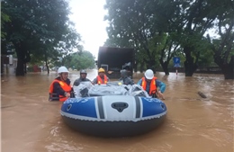 Sóng Viettel tại Huế và Đà Nẵng duy trì ổn định trong lũ dữ 