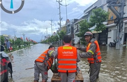Gồng mình giữ mạch thông tin trong lũ dữ