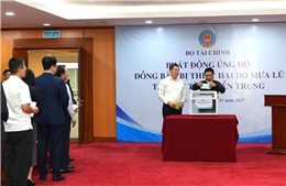 Ước tính 3,5 tỷ đồng đã được Bộ Tài chính quyên góp ngay tại Lễ phát động ủng hộ đồng bào vùng lũ