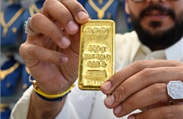 Thị trường vàng tuần qua: Giá vàng ‘rung lắc’ mạnh, vẫn neo ở mức cao 
