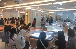 Thị trường vàng tuần qua: Giá vàng SJC ‘rung lắc’ mạnh, người mua bình tĩnh hơn 